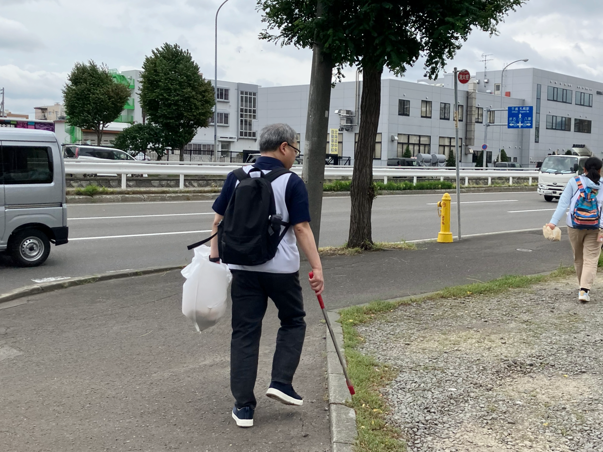 ごみ拾いの様子